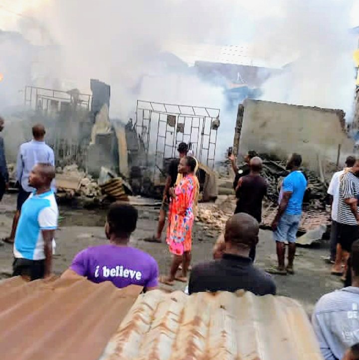 JUST IN: One Dead As Fire Razes Spare Parts Market At Olodi Apapa Area ...